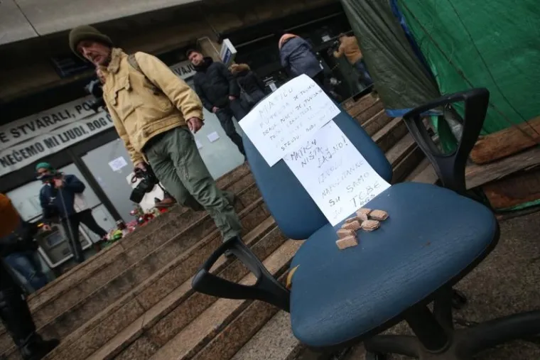 SHOW UMJESTO FORMALNOSTI: Jedno ministarstvo "pokopano", drugo blagoslovljeno