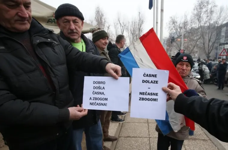 SHOW UMJESTO FORMALNOSTI: Jedno ministarstvo "pokopano", drugo blagoslovljeno