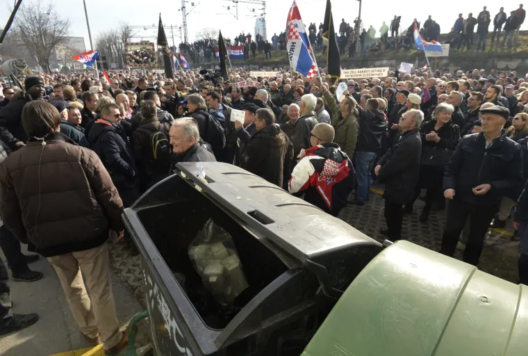 Prosvjed zbog privremenog oduzimanja koncesije televiziji Z1