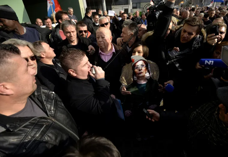 Prosvjed zbog privremenog oduzimanja koncesije televiziji Z1