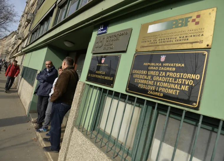 Prosvjed zbog privremenog oduzimanja koncesije televiziji Z1