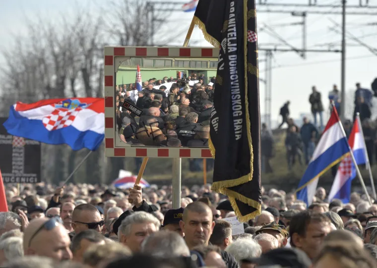 Prosvjed zbog privremenog oduzimanja koncesije televiziji Z1