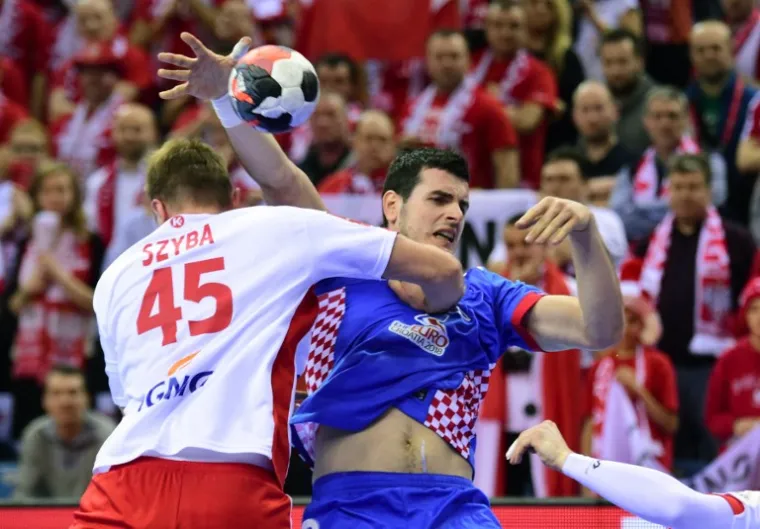 Hrvatski rukometa&scaron;i plasirali su se u polufinale Europskog prvenstva u Poljskoj nakon senzacionalne pobjede protiv domaćina.