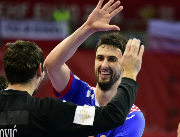 Hrvatski rukometa&scaron;i plasirali su se u polufinale Europskog prvenstva u Poljskoj nakon senzacionalne pobjede protiv domaćina.