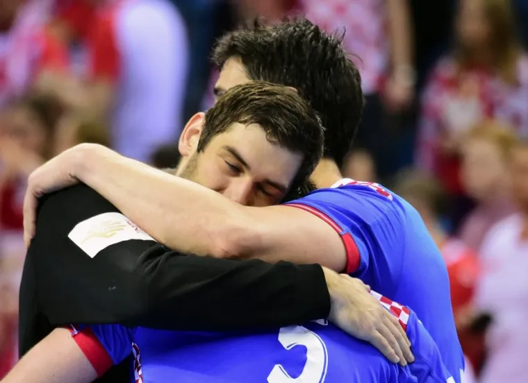 Hrvatski rukometa&scaron;i plasirali su se u polufinale Europskog prvenstva u Poljskoj nakon senzacionalne pobjede protiv domaćina.