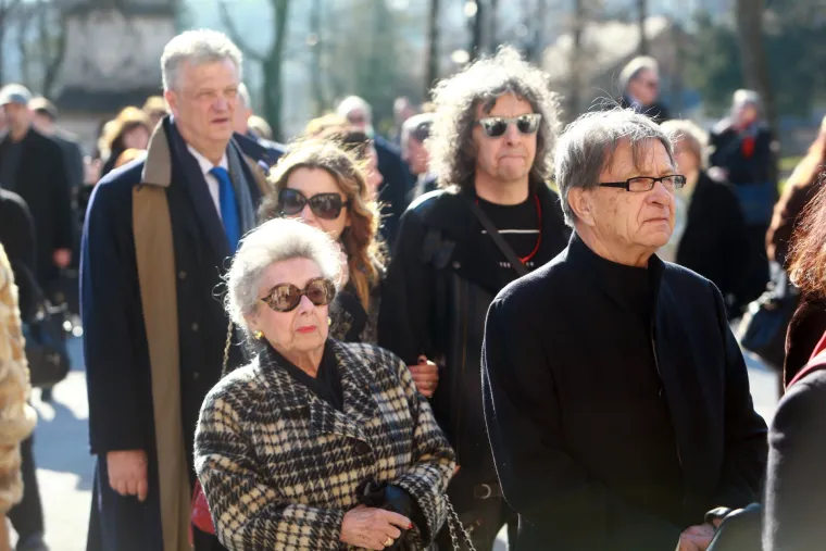 Obitelj i prijatelji na Mirogoju se oprostili od Žuži Jelinek