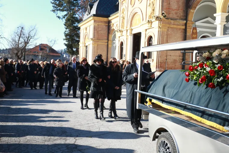 Obitelj i prijatelji na Mirogoju se oprostili od Žuži Jelinek