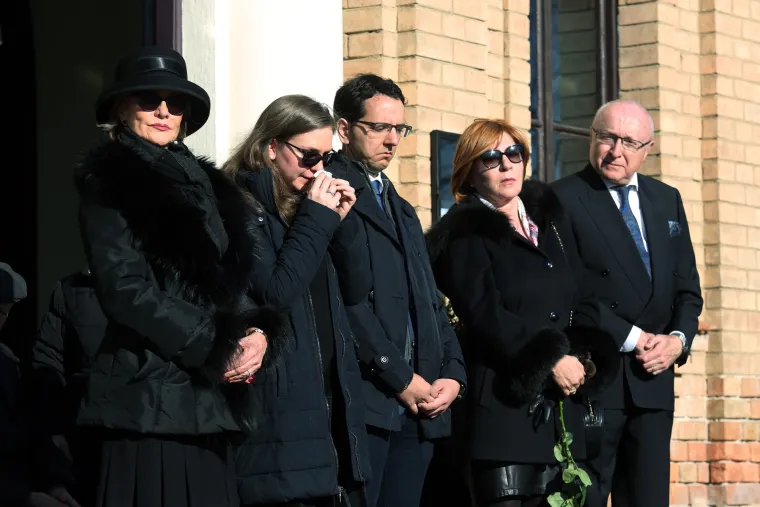 Obitelj i prijatelji na Mirogoju se oprostili od Žuži Jelinek