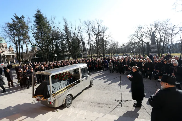 Obitelj i prijatelji na Mirogoju se oprostili od Žuži Jelinek