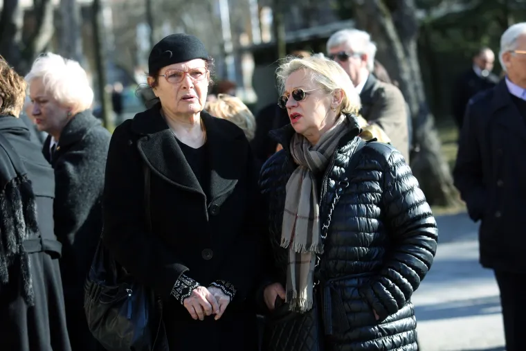Obitelj i prijatelji na Mirogoju se oprostili od Žuži Jelinek