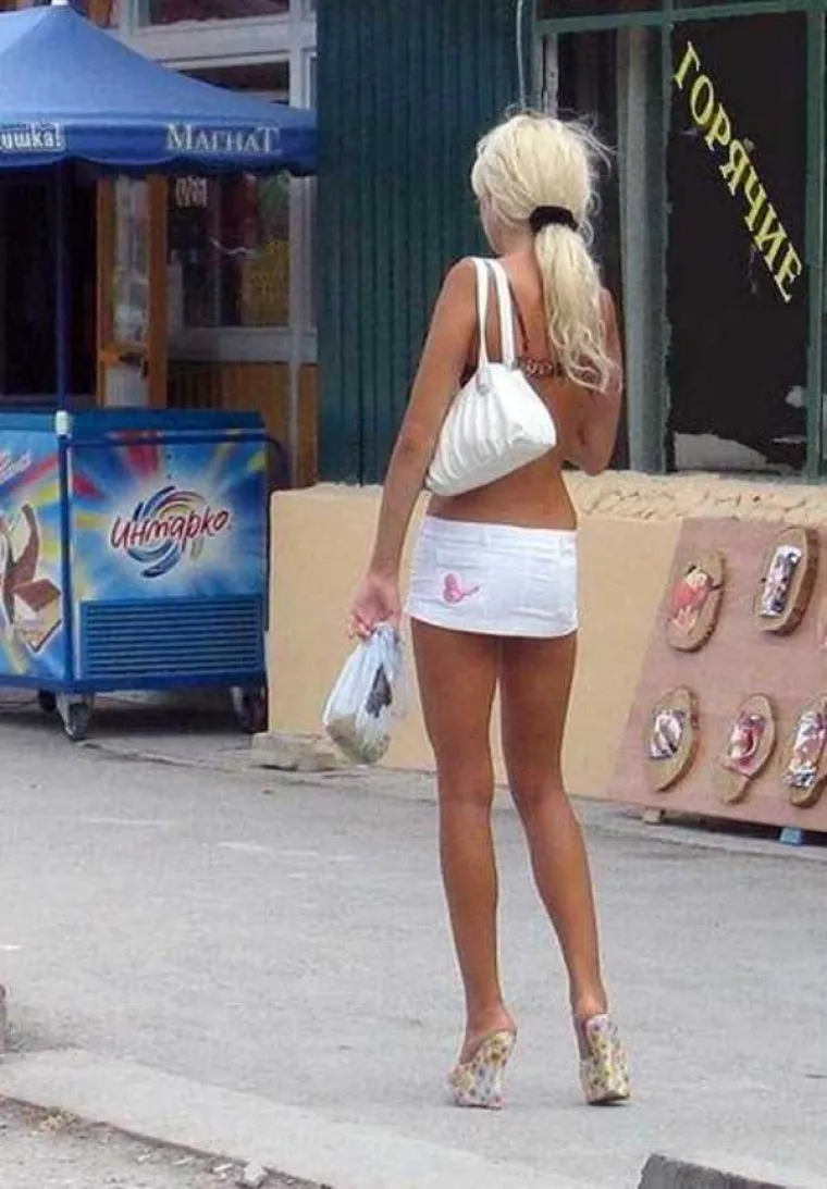 STIŽE LJETO: Cure su jedva dočekale sunce da se razgolite