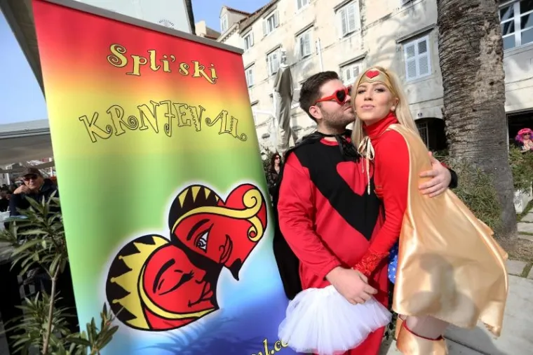 Vjenčanjem superjunaka Supjerina i Wonder Valentine i predajom ključeva grada počeo je ovogodi&scaron;nji Spli'ski Krnjeval koji će trajati do 9 veljače.