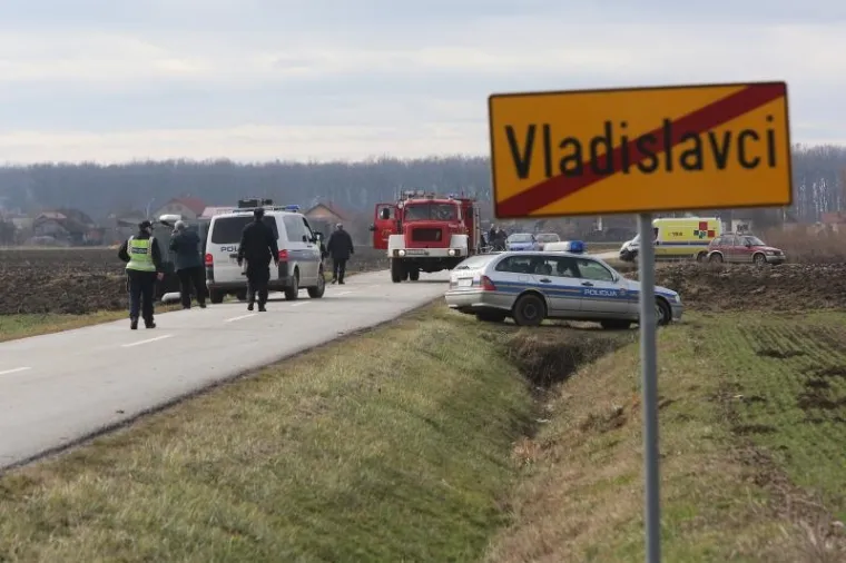 Djecu su vatrogasci izvlačili kroz ventilacijski otvor.