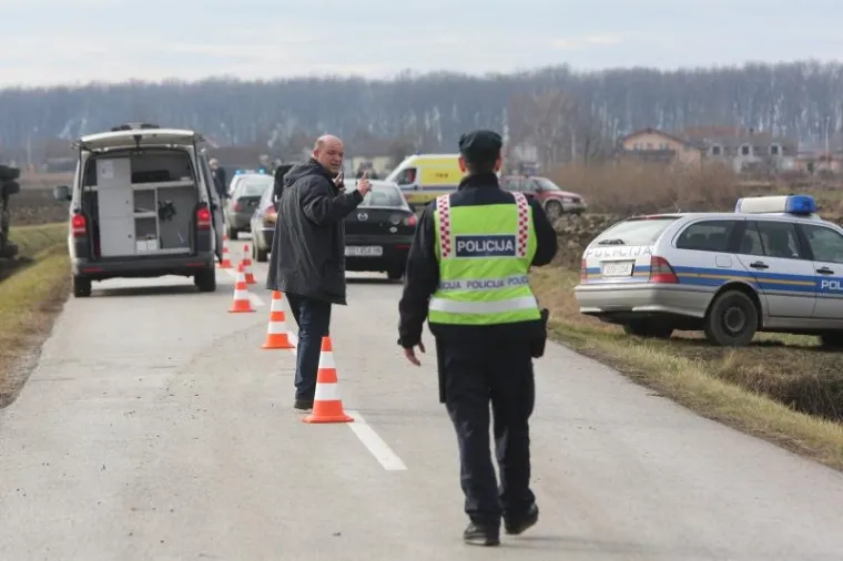 Prevrnuo se autobus u Vladislavcima, ozlijeđeno četvero djece i vozač