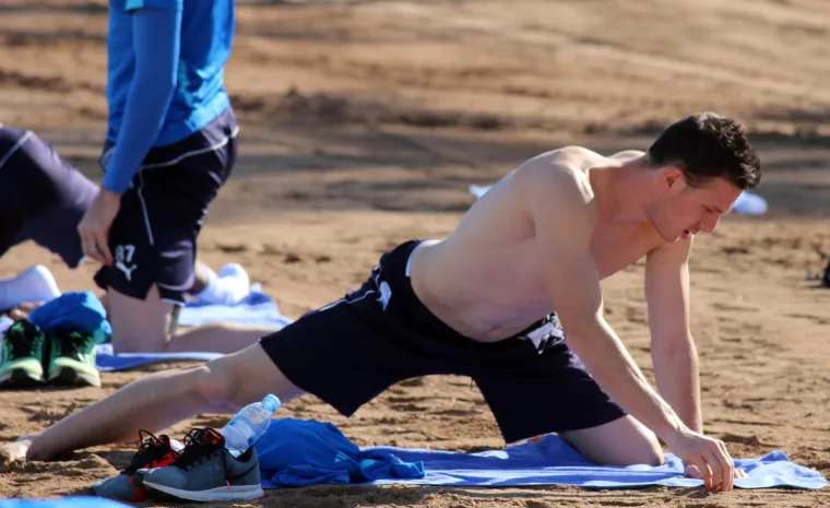 Igrači Dinama pripremaju se za nastavak sezone u &scaron;panjolskom odmarali&scaron;tu La Manga, a lijepo vrijeme iskoristili su za lagani trening na plaži.