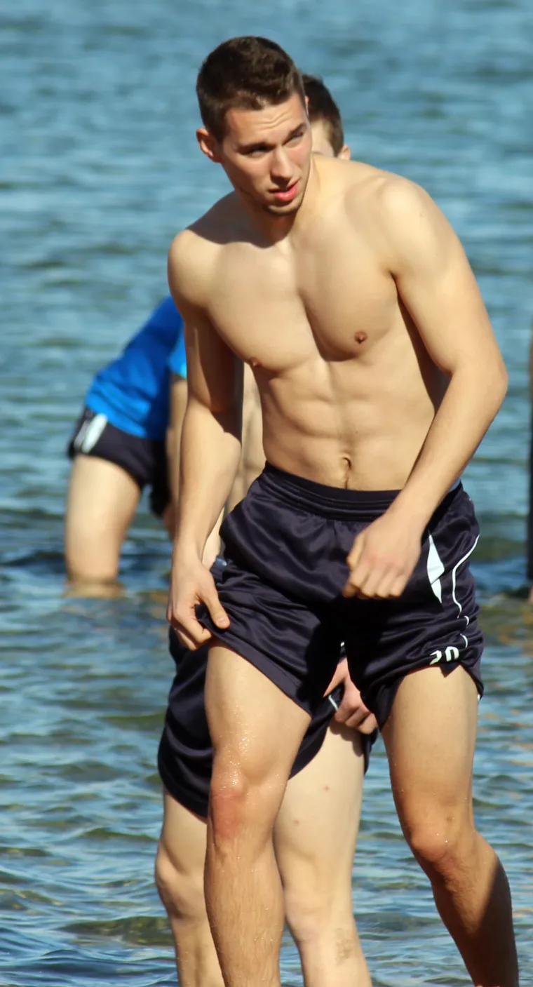 Igrači Dinama pripremaju se za nastavak sezone u &scaron;panjolskom odmarali&scaron;tu La Manga, a lijepo vrijeme iskoristili su za lagani trening na plaži.