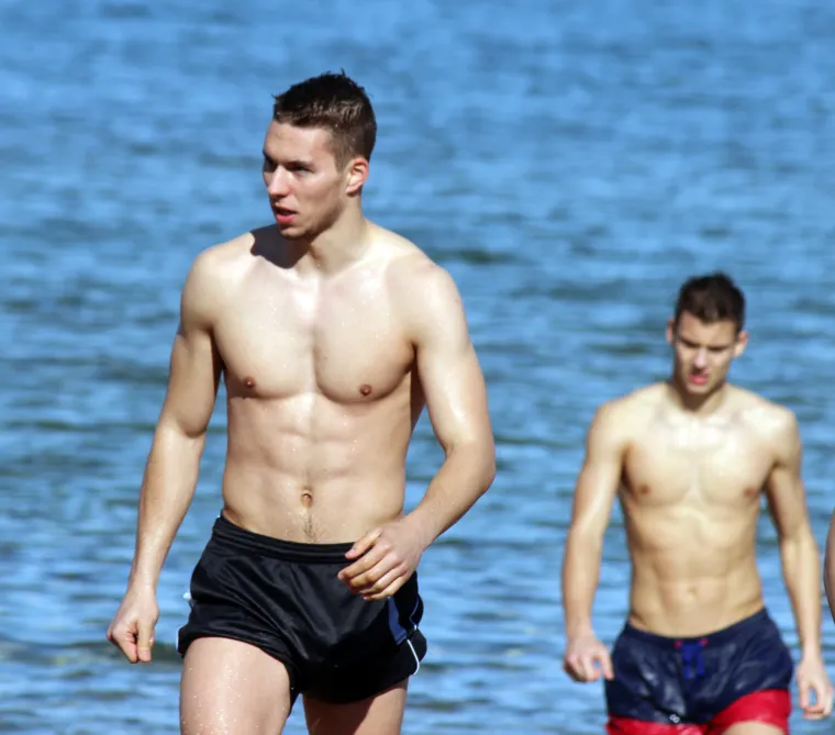 Igrači Dinama pripremaju se za nastavak sezone u &scaron;panjolskom odmarali&scaron;tu La Manga, a lijepo vrijeme iskoristili su za lagani trening na plaži.