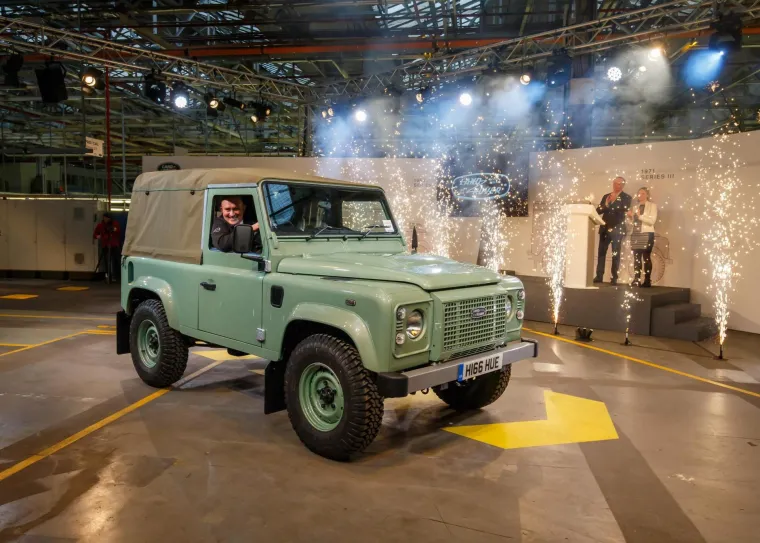 LAND ROVER DEFENDER: Pogledajte brojne verzije najpopularnijeg britanskog terenca