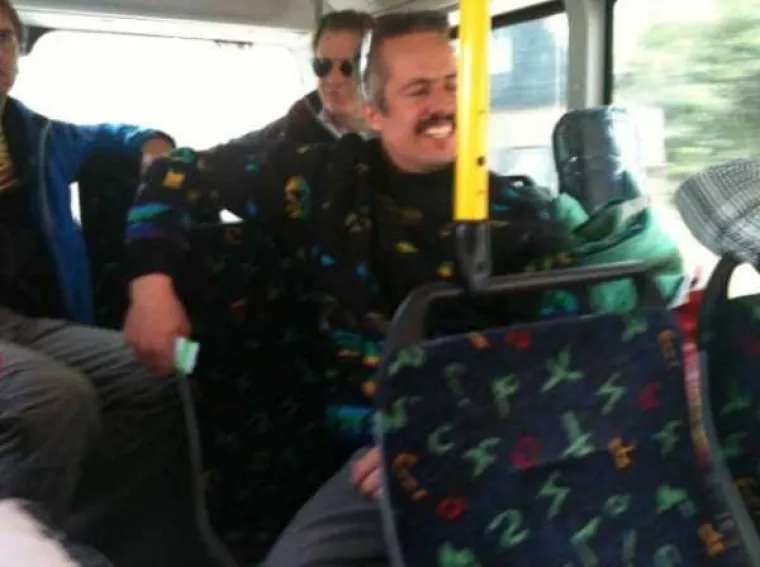 Koliko gode se trudili iskombinirati odjeću, koliko god mislili da vam je uzorak na haljini originalan, negdje vreba ovakva situacija. Pitanje je samo hoćete li se naći na pravom mjestu odjeveni u pravu kombinaciju.