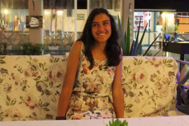 Koliko gode se trudili iskombinirati odjeću, koliko god mislili da vam je uzorak na haljini originalan, negdje vreba ovakva situacija. Pitanje je samo hoćete li se naći na pravom mjestu odjeveni u pravu kombinaciju.