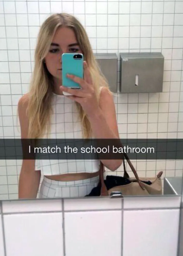 Koliko gode se trudili iskombinirati odjeću, koliko god mislili da vam je uzorak na haljini originalan, negdje vreba ovakva situacija. Pitanje je samo hoćete li se naći na pravom mjestu odjeveni u pravu kombinaciju.