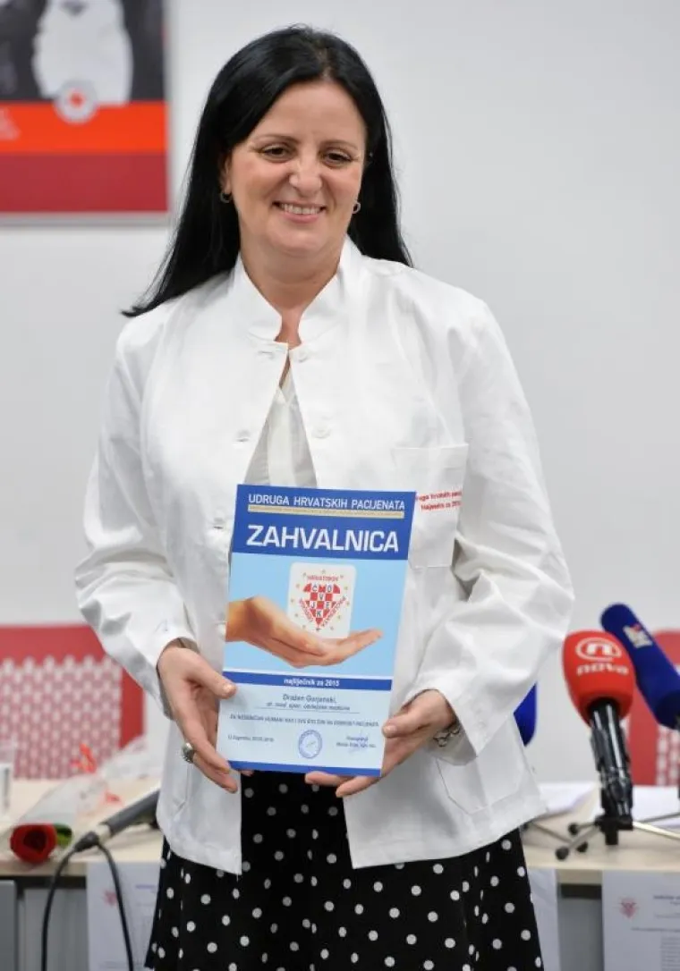 Maricu Ćavar su za najsestru predložili njezini kolege, anesteziološke sestre, tehničari i liječnici iz Klinike za dječje bolesti u Klaićevoj, u kojoj radi 15 godina.  Motiv za to bio je požrtvovni rad s pacijentima, ali i njezin humani čin prošloga ljeta na plaži u Lumbardi na otoku Korčuli, kada je uspjela oživjeti četverogodišnju djevojčicu koja je beživotno plutala u moru, koja je danas dobro i živi bez posljedica tog nemilog događaja.  "Primijetivši da se nešto događa, spontano sam otrčala na mjesto događaja i vidjela beživotno tijelo djevojčice. Automatski sam počela reanimaciju djeteta, borile smo se za život nas dvije oko tri minute. Mislila sam da neću uspjeti, ali nakon tri minute dijete je proplakalo, došla je Hitna pomoć i odvezla je u bolnicu u Split", ispričala je Ćavar dodavši kako je posao medicinske sestre potpuno ispunjava i da je sretna što su svi kolege uz nju.