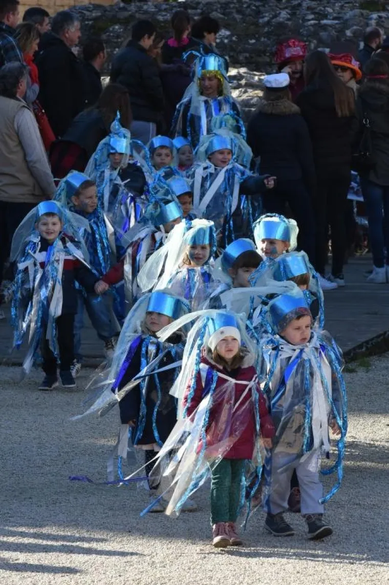 U pulskoj Areni održan je tradicionalni Dječji karneval namijenjen djeci pred&scaron;kolskog i &scaron;kolskog uzrasta. Sedamnaesti po redu Dječji karneval i ove je godine organiziralo Dru&scaron;tvo Na&scaron;a djeca Pula, pod pokroviteljstvom Grada Pule i Arheolo&scaron;kog muzeja.