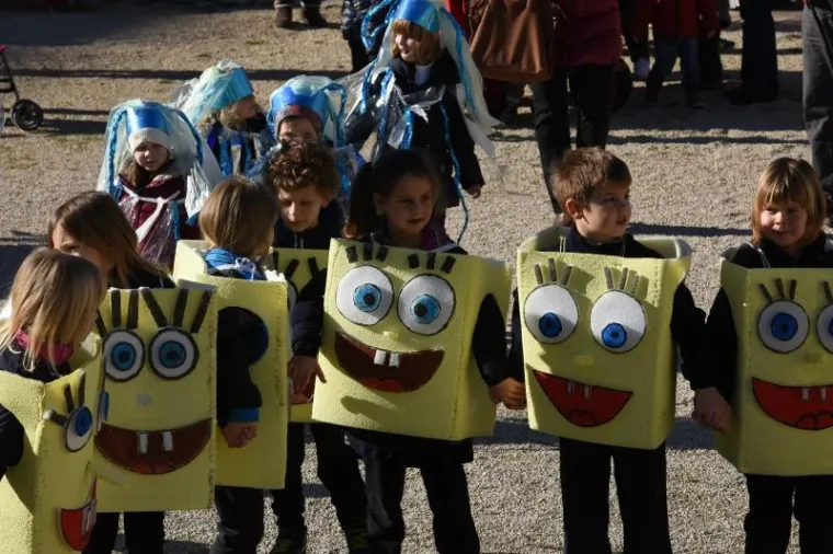 U pulskoj Areni održan je tradicionalni Dječji karneval namijenjen djeci pred&scaron;kolskog i &scaron;kolskog uzrasta. Sedamnaesti po redu Dječji karneval i ove je godine organiziralo Dru&scaron;tvo Na&scaron;a djeca Pula, pod pokroviteljstvom Grada Pule i Arheolo&scaron;kog muzeja.