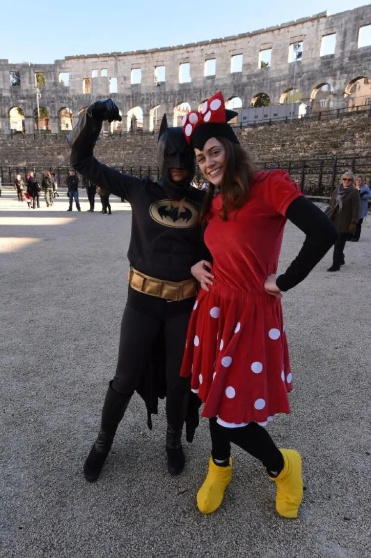 U pulskoj Areni održan je tradicionalni Dječji karneval namijenjen djeci pred&scaron;kolskog i &scaron;kolskog uzrasta. Sedamnaesti po redu Dječji karneval i ove je godine organiziralo Dru&scaron;tvo Na&scaron;a djeca Pula, pod pokroviteljstvom Grada Pule i Arheolo&scaron;kog muzeja.