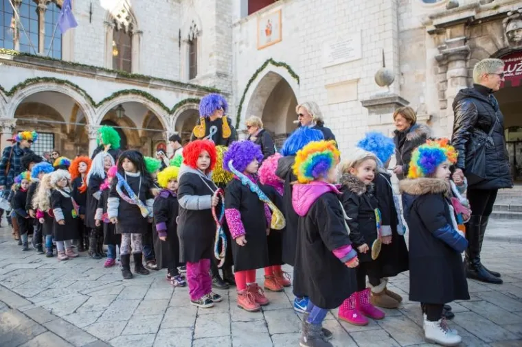Dječjom povorkom na Stradunu je započeo 17. Dubrovački karnevo.
