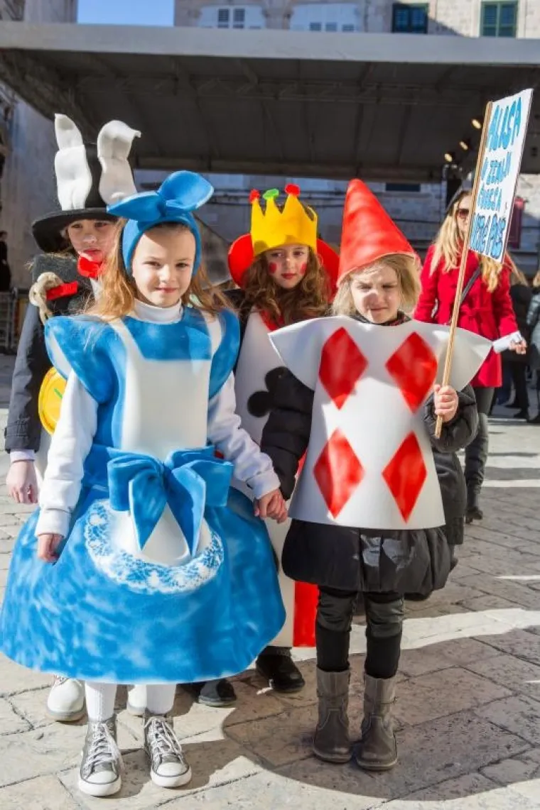 Dječjom povorkom na Stradunu je započeo 17. Dubrovački karnevo.
