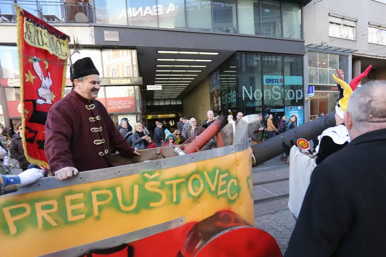 Prvi put nakon mnogo godina veliki fa&scaron;nik u Zagrebu okupio mno&scaron;tvo veselih i maskiranih građana