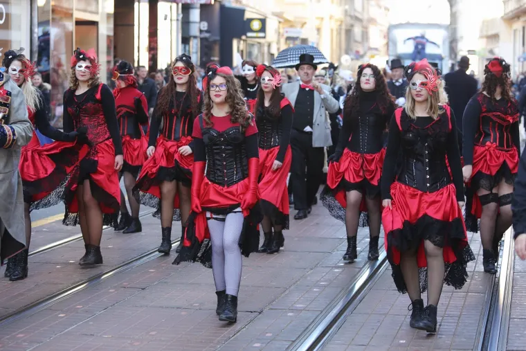 Prvi put nakon mnogo godina veliki fa&scaron;nik u Zagrebu okupio mno&scaron;tvo veselih i maskiranih građana