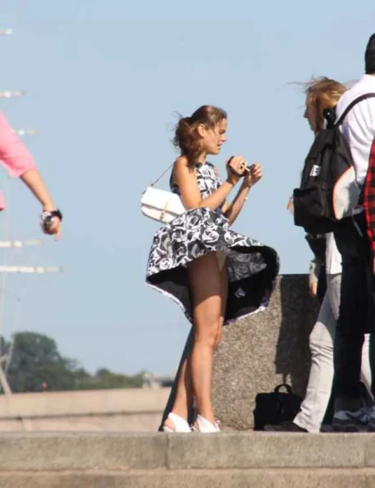 HVALA TI VJETRE: Stižu haljinice, a s njima i nezgodice