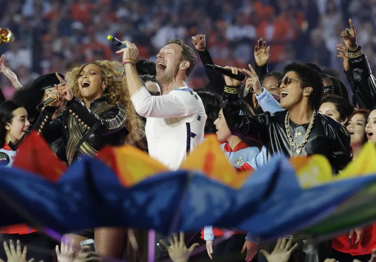 Spektakl u poluvremenu Super Bowla: Beyonce, Coldplay i Bruno Mars zapalili publiku