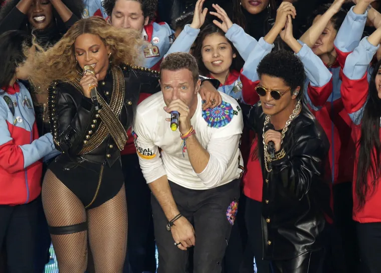 Spektakl u poluvremenu Super Bowla: Beyonce, Coldplay i Bruno Mars zapalili publiku