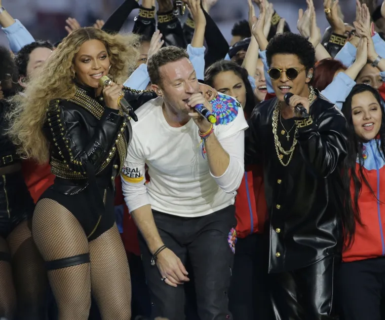 Spektakl u poluvremenu Super Bowla: Beyonce, Coldplay i Bruno Mars zapalili publiku