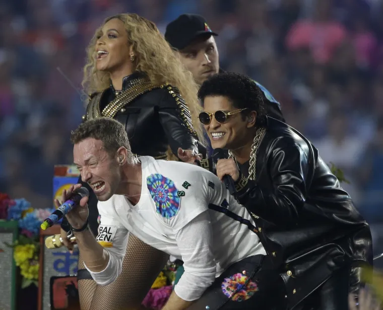 Spektakl u poluvremenu Super Bowla: Beyonce, Coldplay i Bruno Mars zapalili publiku
