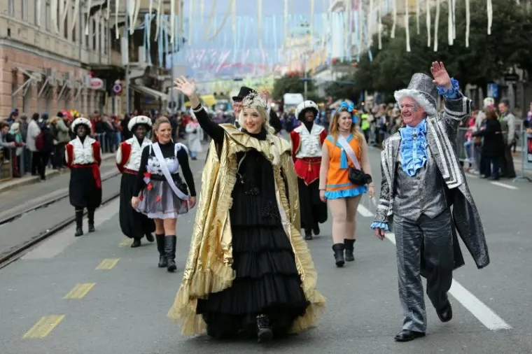 Vi&scaron;e od deset tisuća ljudi pratilo je ma&scaron;karanu povorku na 33. Međunarodnom riječkom karnevalu.
