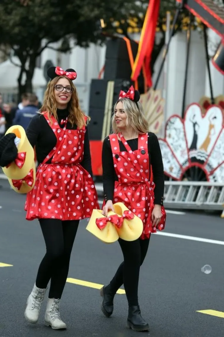 Vi&scaron;e od deset tisuća ljudi pratilo je ma&scaron;karanu povorku na 33. Međunarodnom riječkom karnevalu.