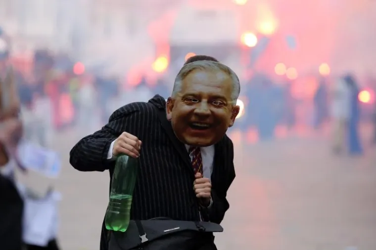 Vi&scaron;e od deset tisuća ljudi pratilo je ma&scaron;karanu povorku na 33. Međunarodnom riječkom karnevalu.