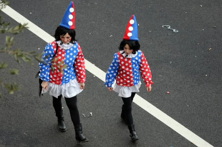 Vi&scaron;e od deset tisuća ljudi pratilo je ma&scaron;karanu povorku na 33. Međunarodnom riječkom karnevalu.