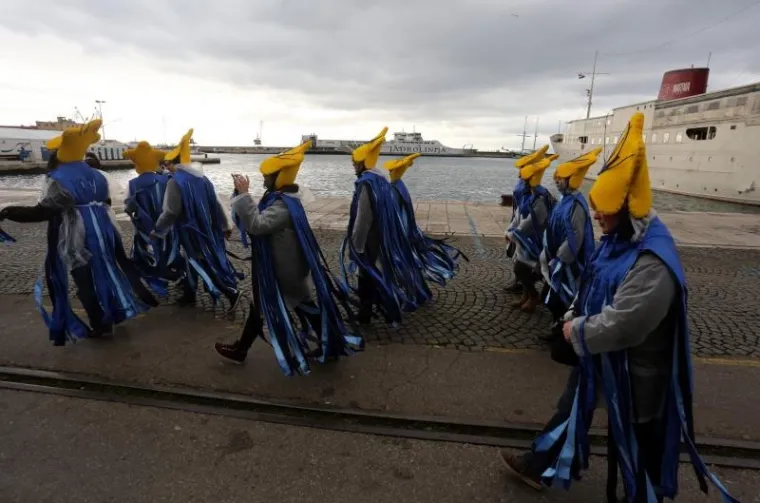 Vi&scaron;e od deset tisuća ljudi pratilo je ma&scaron;karanu povorku na 33. Međunarodnom riječkom karnevalu.