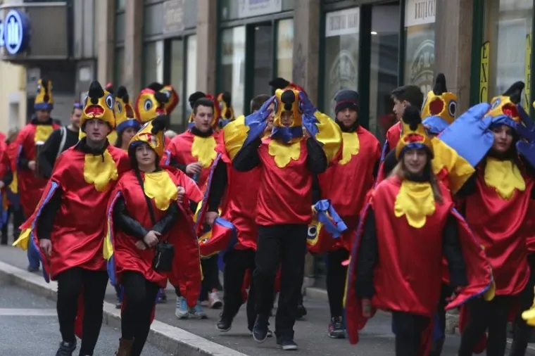 Vi&scaron;e od deset tisuća ljudi pratilo je ma&scaron;karanu povorku na 33. Međunarodnom riječkom karnevalu.