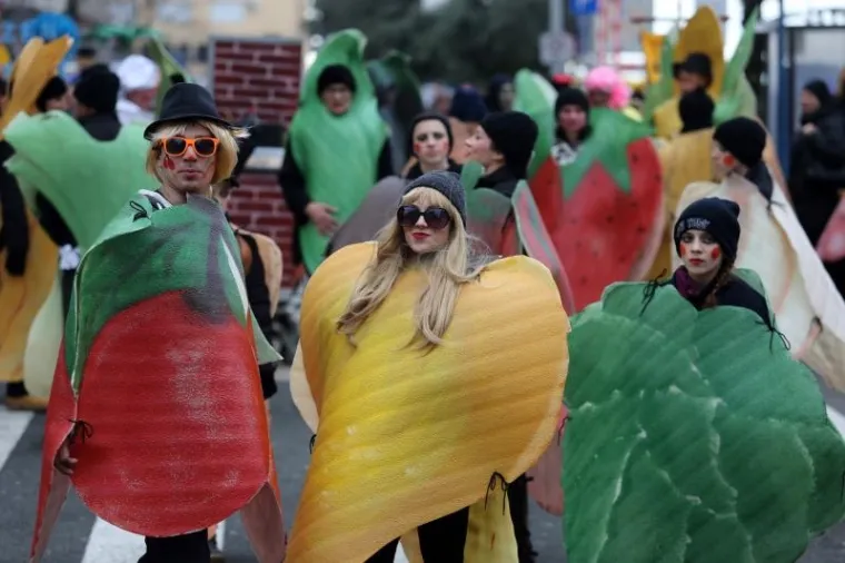 Vi&scaron;e od deset tisuća ljudi pratilo je ma&scaron;karanu povorku na 33. Međunarodnom riječkom karnevalu.