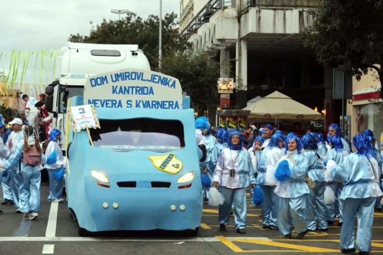 Vi&scaron;e od deset tisuća ljudi pratilo je ma&scaron;karanu povorku na 33. Međunarodnom riječkom karnevalu.