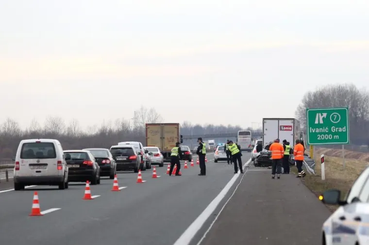 KOD IVANIĆA: Dvije osobe poginule u sudaru automobila i kamiona