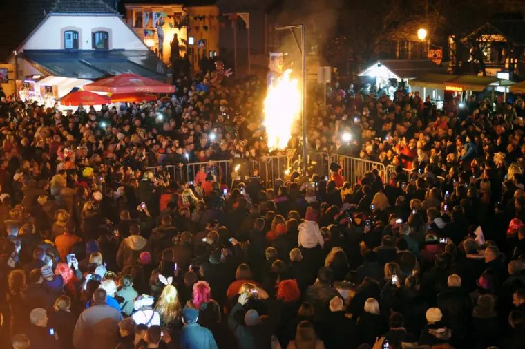 Prema procjenama organizatora iz Turističke zajednice Grada Samobora, gotovo 150 tisuća posjetitelja posjetilo je Samoborsku Fašničku Republiku od njenog početka 29. siječnja do završne večeri 9. veljače.