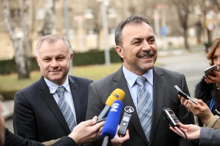 Ministar Orepić ispratio policajce koji odlaze u Makedoniju