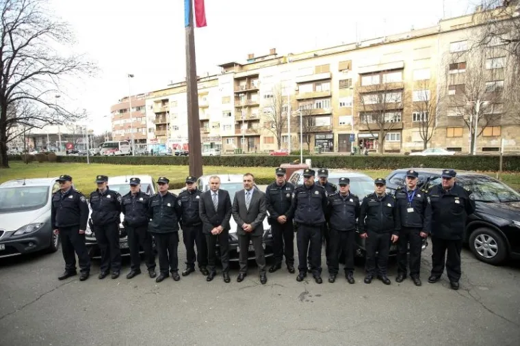 Ministar Orepić ispratio policajce koji odlaze u Makedoniju